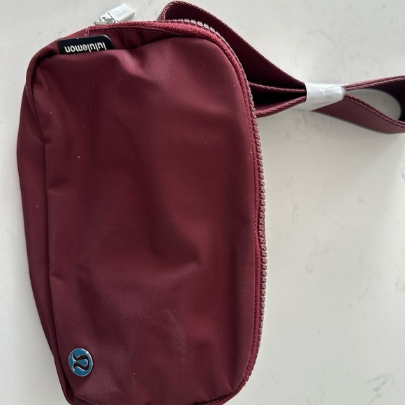 NWT Brand New lululemon Everyday Belt Bag 1L in Red Merlot RDMR - Picture 3 of 10